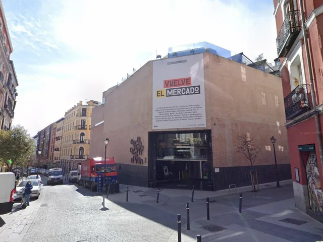 Esquina del Mercado de San Antón, en la calle de Augusto Figueroa